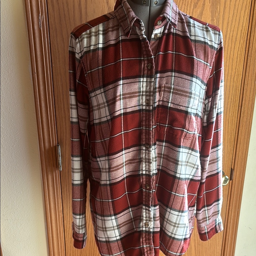 American Eagle Red and White Plaid Button Down Boyfriend Fit